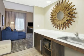 Hampton Inn & Suites