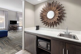 Hampton Inn & Suites