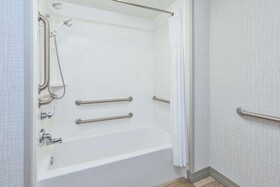 Hampton Inn & Suites