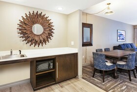 Hampton Inn & Suites