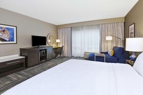 Hampton Inn & Suites