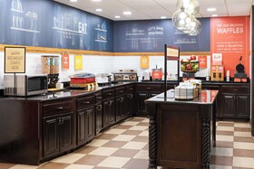 Hampton Inn & Suites