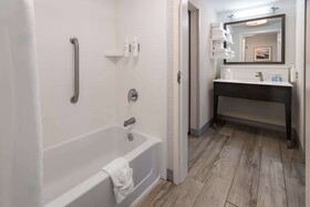 Hampton Inn & Suites