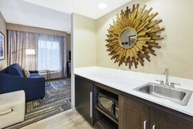 Hampton Inn & Suites