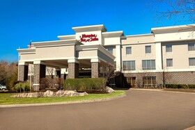 Hampton Inn & Suites