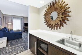 Hampton Inn & Suites