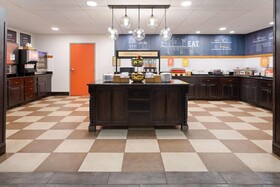 Hampton Inn & Suites