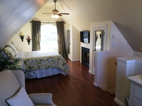 Perkins Cove Oceanfront Cottage