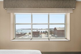 Hampton Inn Portland Downtown Waterfront