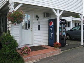 Admiral Motel