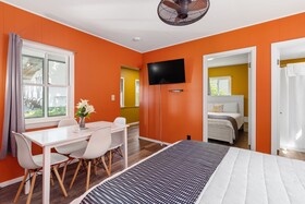 The Beaches Motel & Cottages