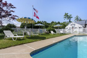 The Beaches Motel & Cottages