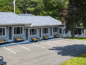 The Beaches Motel & Cottages