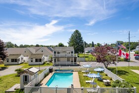 The Beaches Motel & Cottages