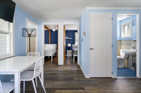 The Beaches Motel & Cottages