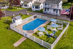 The Beaches Motel & Cottages