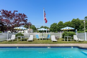 The Beaches Motel & Cottages