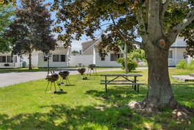 The Beaches Motel & Cottages