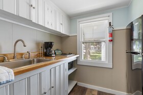 The Beaches Motel & Cottages