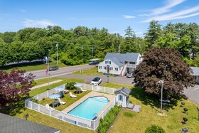 The Beaches Motel & Cottages