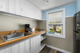 The Beaches Motel & Cottages