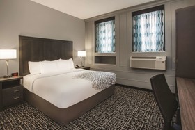 La Quinta Inn & Suites by Wyndham Baltimore Downtown