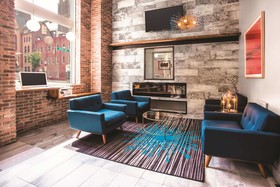 La Quinta Inn & Suites by Wyndham Baltimore Downtown