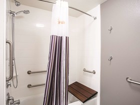 La Quinta Inn & Suites by Wyndham Baltimore N / White Marsh