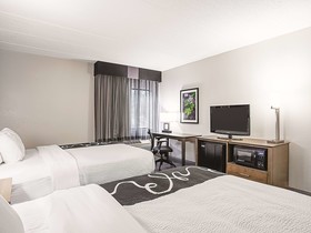 La Quinta Inn & Suites by Wyndham Baltimore N / White Marsh