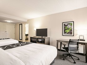 La Quinta Inn & Suites by Wyndham Baltimore N / White Marsh