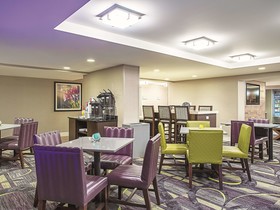 La Quinta Inn & Suites by Wyndham Baltimore N / White Marsh