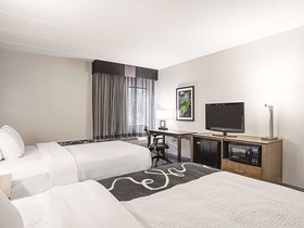 La Quinta Inn & Suites by Wyndham Baltimore N / White Marsh