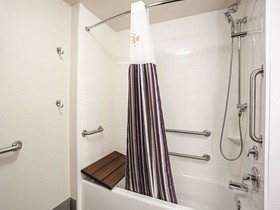 La Quinta Inn & Suites by Wyndham Baltimore N / White Marsh