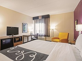 La Quinta Inn & Suites by Wyndham Baltimore N / White Marsh