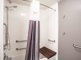 La Quinta Inn & Suites by Wyndham Baltimore N / White Marsh