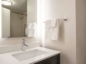 La Quinta Inn & Suites by Wyndham Baltimore N / White Marsh