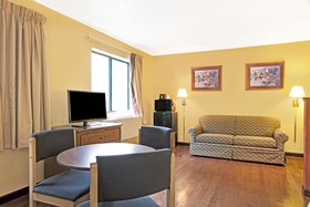 Super 8 by Wyndham Baltimore/Essex Area