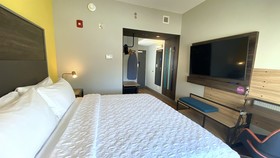 Tru by Hilton Baltimore Harbor East