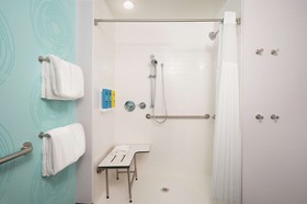 Tru by Hilton Baltimore Harbor East