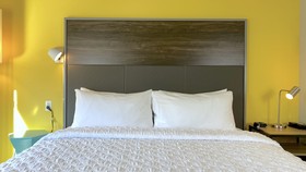 Tru by Hilton Baltimore Harbor East