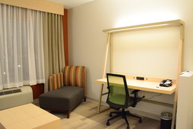 Holiday Inn Express & Suites Lexington Park-California