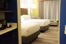 Holiday Inn Express & Suites Lexington Park-California