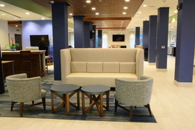 Holiday Inn Express & Suites Lexington Park-California