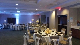 Holiday Inn Express & Suites Lexington Park-California