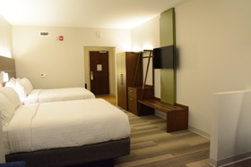 Holiday Inn Express & Suites Lexington Park-California
