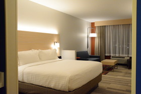 Holiday Inn Express & Suites Lexington Park-California