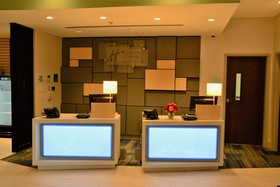 Holiday Inn Express & Suites Lexington Park-California