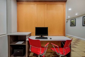 La Quinta Inn & Suites by Wyndham Lexington Park - Patuxent