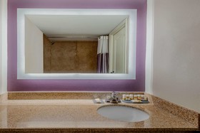 La Quinta Inn & Suites by Wyndham Lexington Park - Patuxent