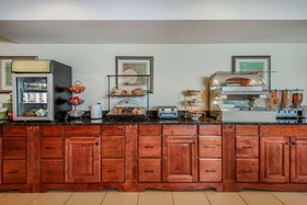 La Quinta Inn & Suites by Wyndham Lexington Park - Patuxent